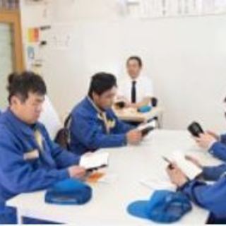 ２トン外食チェーン配送トラックドライバーの画像