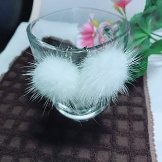 ファーピアスの画像