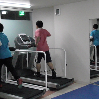 18：00～のフィットネスジム　3,000円／月（税別）入会金0...