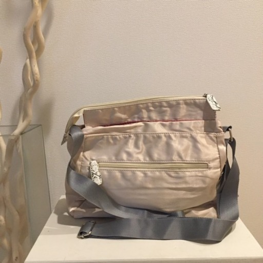 新品ショルダーバッグ