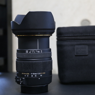 【値下げ】 F2.8 の標準ズームレンズ　SIGMA ニコン用 17-50mm F2.8 EX DC OSの画像
