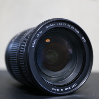 【値下げ】 F2.8 の標準ズームレンズ　SIGMA ニコン用 17-50mm F2.8 EX DC OSの画像