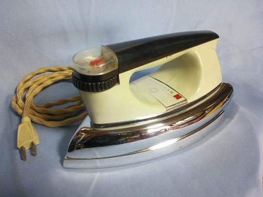 クラシックなアイロン　中古品　NI-52A　５００W　 松下電器産業