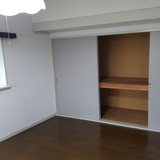 手入れの行き届いた大変綺麗なアパートです。繁華街に近くとても便利な場所で環境抜群。全部屋家電付!　カーテンも取付有! ロフトも付いている大変人気の高い物件！　 − 群馬県