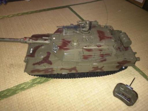 戦車のラジコン。