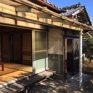 平屋の古民家です。敷地１００坪。大麻生駅徒歩７分　熊谷駅まで車で１０分程度です。の画像