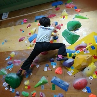 短期ボルダリング教室（奈良市）　小１～中学３まで　週１回×１２週　マナーや安全から中級程度までをレッスン　JR奈良から徒歩５分の画像