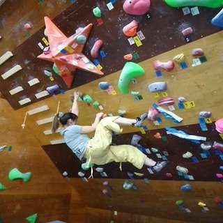 短期ボルダリング教室（奈良市）　小１～中学３まで　週１回×１２週　マナーや安全から中級程度までをレッスン　JR奈良から徒歩５分の画像
