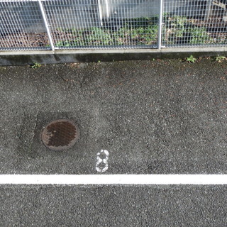 末広がりの8番　住友グループ施工　ハイグレードマンション「コンフリエ八幡町」駐車場です。 - 東久留米市