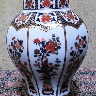 　未使用　有田焼　柿右衛門様式　弥右衛門作　籠花文　細口　8角　花瓶　完品無傷　インテリア　美術品　美術工芸品　工芸品　骨董の画像