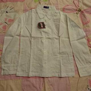 140センチ。白ブラウス