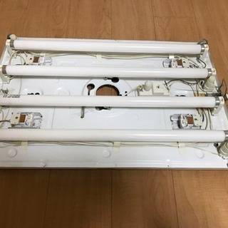 4連 蛍光灯照明の画像