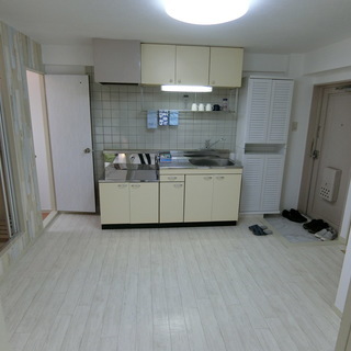 シングルマザー優遇します。リノベ済。キッチン新品、トイレウォシュレット新品。松山市久万ノ台 初期費用を抑えて敷金・礼金ゼロ、2DK 賃料3.5万円 近くにスーパーあり − 愛媛県