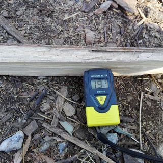 広葉樹の細割り薪！ケヤキ中心ミックス。長さ35㎝前後。２年以上乾燥。茨城県潮来市。1㎏50円。の画像