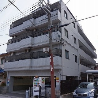 高槻市駅徒歩5分。大家直なので余計な費用は掛かりません。