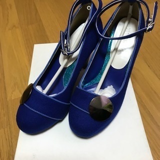 【未使用品】キレイなブルーのパンプス