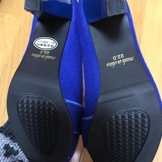 【未使用品】キレイなブルーのパンプスの画像