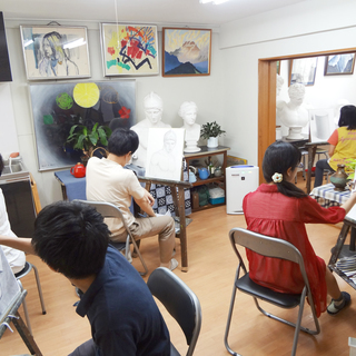絵画の基礎から構成表現まで体系的に学べる、美術教室アトリエ・ルボーの画像