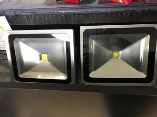 LED 投光器
