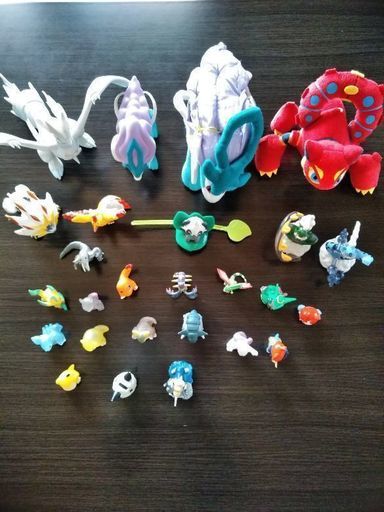 ポケモンのフィギュアやぬいぐるみなどのセット
