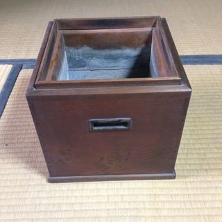 【岩手県盛岡市発　近郊の場合、送料無料でお運びします】 木製 角火鉢 アンティーク 古民具 時代物の画像