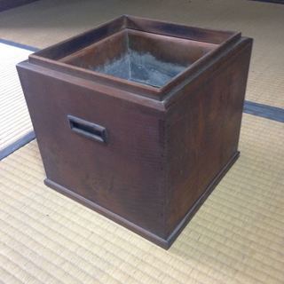 【岩手県盛岡市発　近郊の場合、送料無料でお運びします】 木製 角火鉢 アンティーク 古民具 時代物の画像