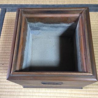 【岩手県盛岡市発　近郊の場合、送料無料でお運びします】 木製 角火鉢 アンティーク 古民具 時代物の画像
