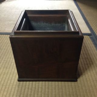 【岩手県盛岡市発　近郊の場合、送料無料でお運びします】 木製 角火鉢 アンティーク 古民具 時代物の画像