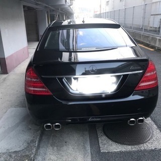 ガレージ保管メルセデスベンツの画像