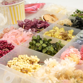 きらめきにうっとり♡「ハーバリウムランプ＆フレグランスディフューザー作り」の画像