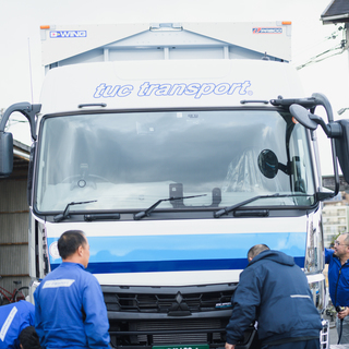 《未経験者・中途採用正社員！！「大型低床ウイング地場中距離ドライバー」募集！！》の画像