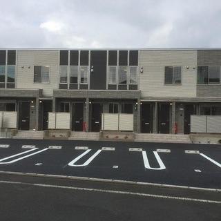【高萩町　プライトリー１ＬＤＫ（東建コーポレーション施工）】新築！！アイランドキッチンです！新生活はこの立地、お部屋でキマリ！の画像