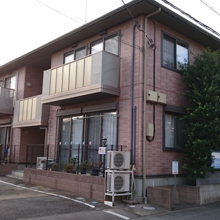 白が基調の1ＬＤＫのおしゃれなアパートの画像