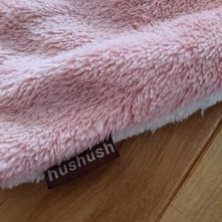 HUSHUSH マフラーの画像