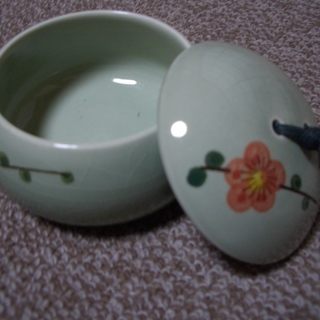 陶器の入れ物（未使用品）の画像