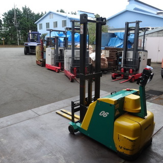 免許不要!!　バッテリーフォークリフト　0.6トン(600kg)の画像