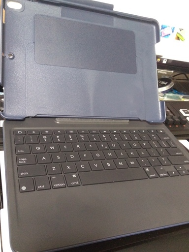 ☆彡ロジクール　ipad pro 10.5インチ用バックライト付きキーボードケース　☆彡