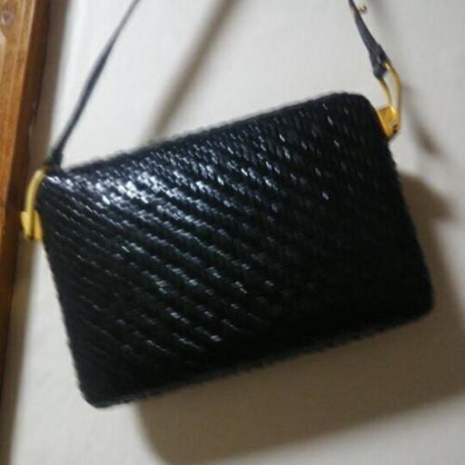 ショルダーバッグ値下げ致します。