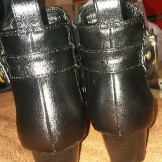 ショートブーツ黒の画像