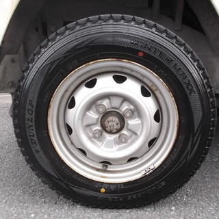 ☆激安軽トラ！コミコミ総額14万円ポッキリ提供！切替式4WD・5速マニュアル車・AC付！バリ山スタッドレスタイヤ装着！車検H30年11月まで！即納車可能ですのでお急ぎの方にも対応致します☆の画像