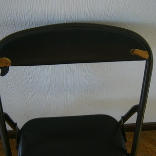 訳あり家具/パイプ椅子/茶色の画像