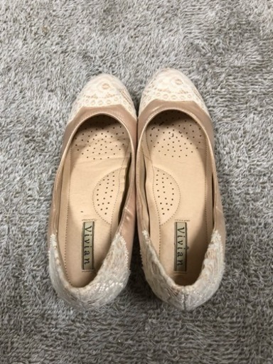 ベージュパンプス