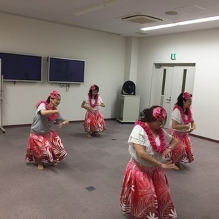 山梨基礎から学ぶ大人のフラダンス♪はじめてでも安心の少人数制レッスン！スカート貸出あり！の画像