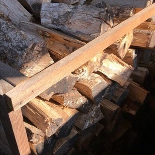 三重県鈴鹿産の乾燥薪(紅葉針葉樹ミックス)、香りの良い桜薪の画像