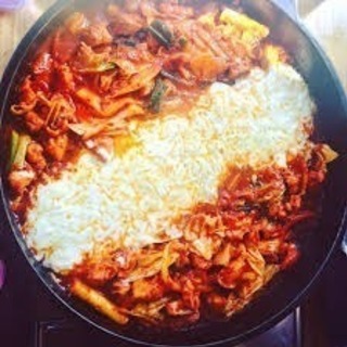自宅で韓国料理チーズタッカルビ、ホットック、キムチ