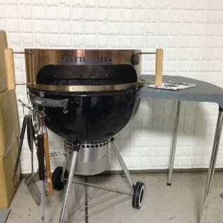 ウェーバーのグリル ピザ焼きキットつき