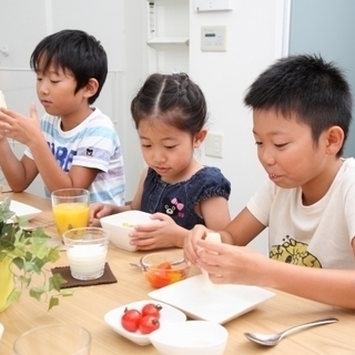 時給1100円 オープンスタッフ募集。子ども食堂準拠の施設です。の画像