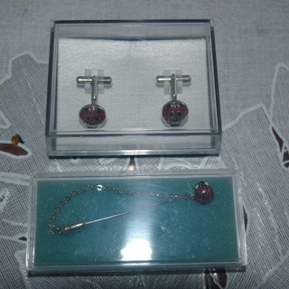 再々再値下げ品　大変お洒落なてんとう虫のカフスボタンとネクタイピ...