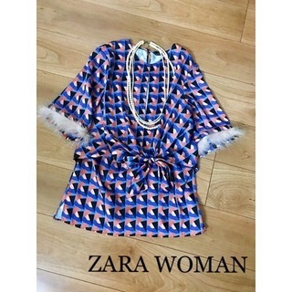 ☆ZARA☆袖ファー付き幾何学模様トップス