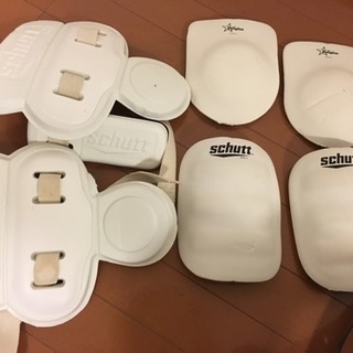 アメフト用具一式(ヘルメット・ショルダー・パッド・練習ジャージ)の画像